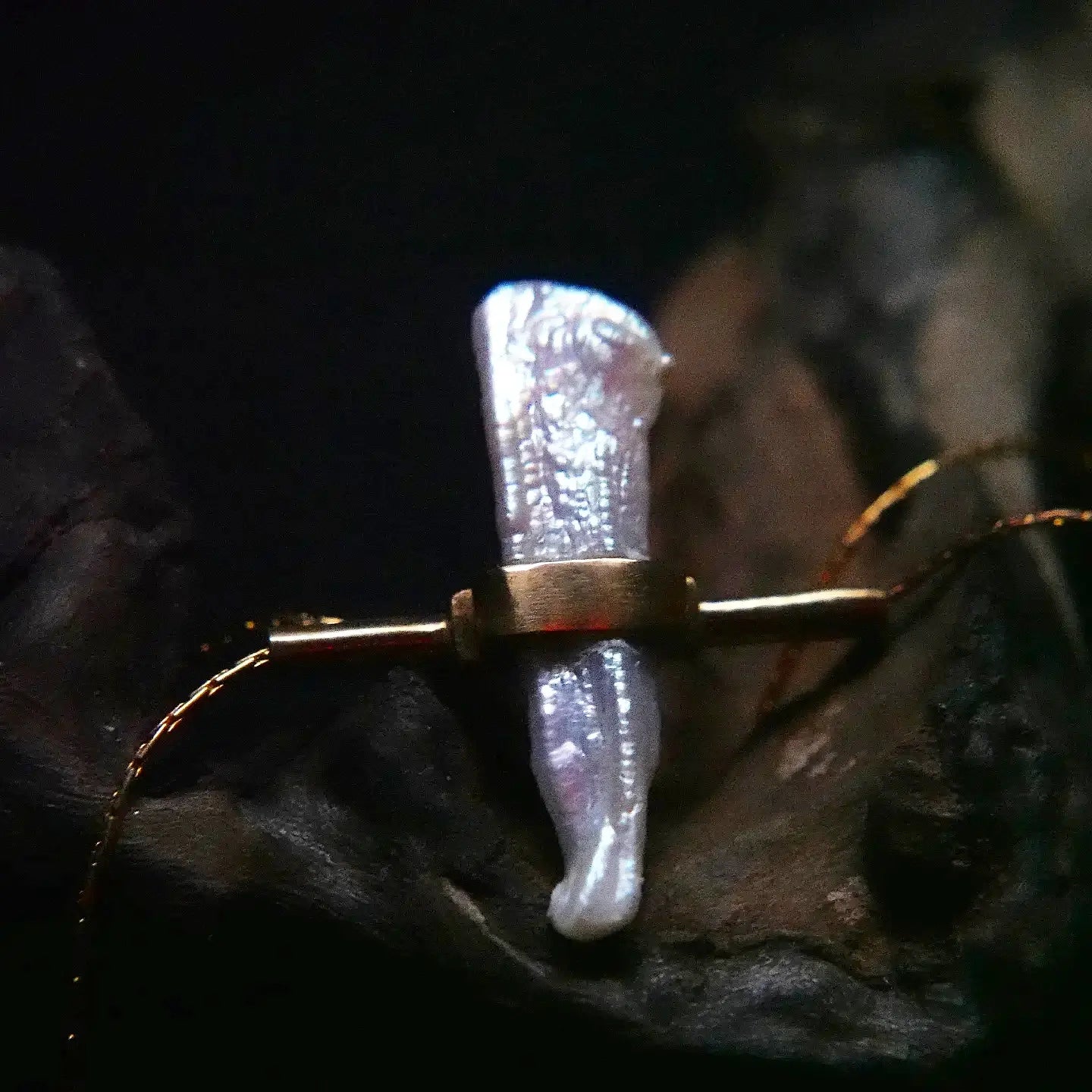 Swings Necklace : Oscillate